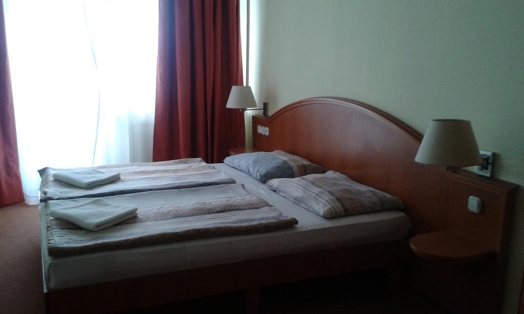Silver Beach Resort Zamárdi エクステリア 写真