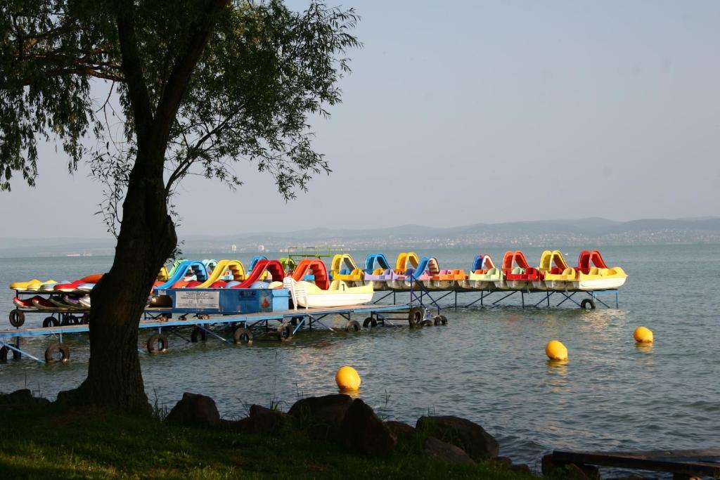 Silver Beach Resort Zamárdi エクステリア 写真