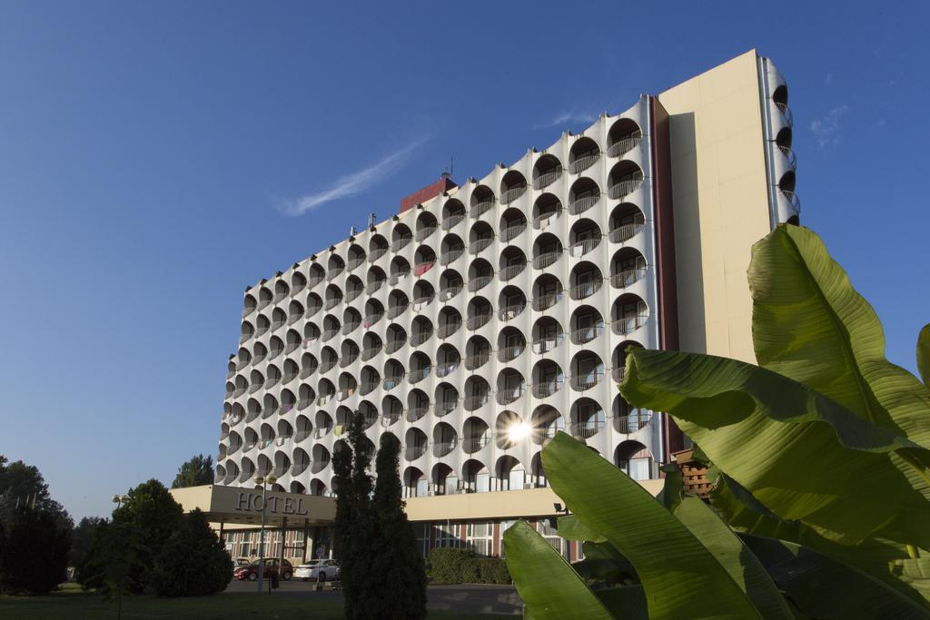 Silver Beach Resort Zamárdi エクステリア 写真